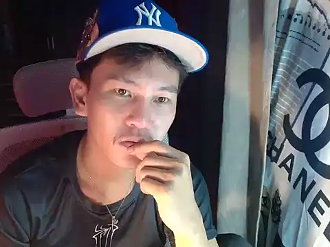 Snapshot of RalfAsian25 chatting on July 9, 10:59 am RalfAsian25 online show from July 9, 10:59 am