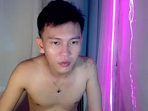 Snapshot of RalfAsian25 chatting on May 15, 8:34 am RalfAsian25 online show from May 15, 8:34 am