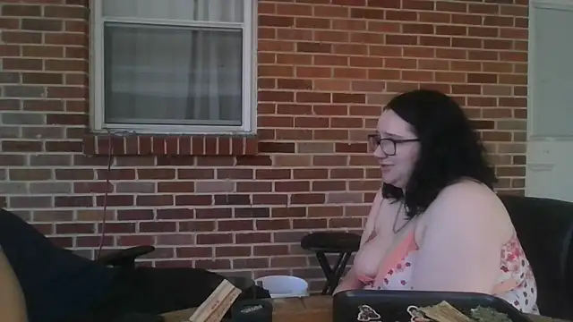 Snapshot of cheekychick420 chatting on November 8, 3:04 pm cheekychick420 online show from November 8, 3:04 pm