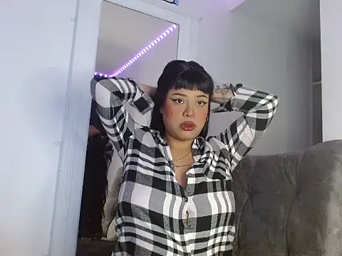 reina reina online show from October 23, 10:30 pm