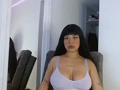 reina reina online show from October 28, 12:55 am