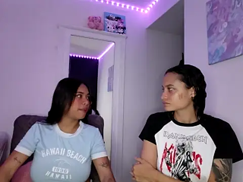 reina reina online show from March 27, 4:43 am