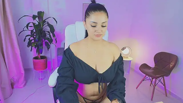 Julieta92  online show from December 3, 11:20 am