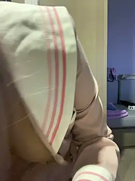 a5l2e0x online show from April 12, 1:14 pm