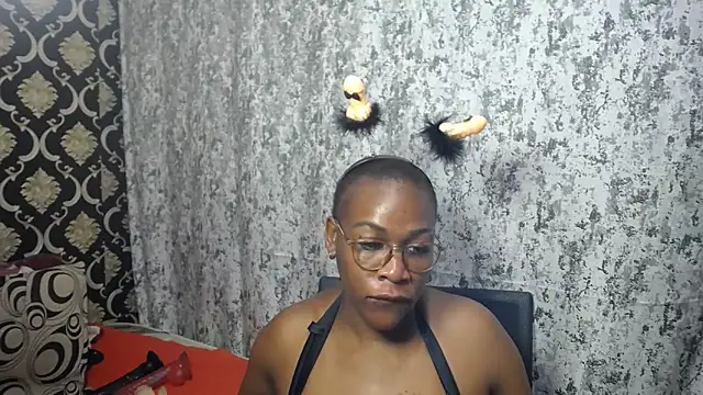 Snapshot of Ozimpho chatting on November 27, 10:27 am Ozimpho online show from November 27, 10:27 am