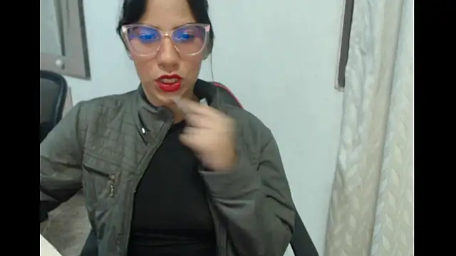 SamantaSweett  online show from April 15, 5:02 am