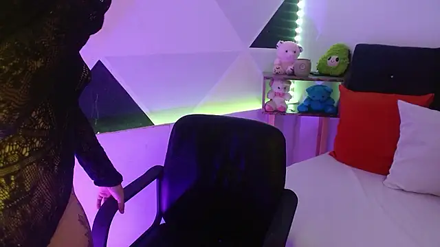 SamantaSweett  online show from January 8, 12:44 pm