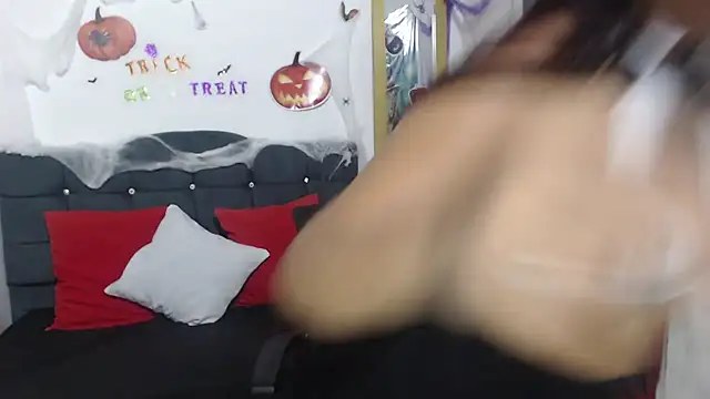 SamantaSweett  online show from October 25, 12:50 pm