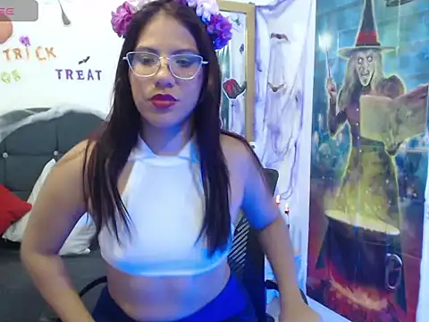 SamantaSweett  online show from October 11, 1:45 pm