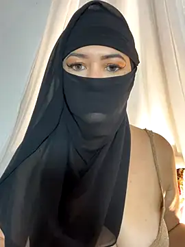 Amyraa  online show from October 22, 1:10 pm