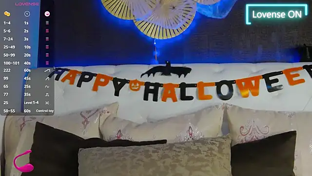 Snapshot of BellaKarma chatting on October 31, 9:17 am BellaKarma online show from October 31, 9:17 am