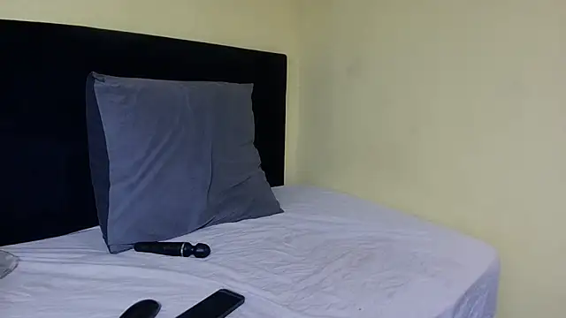 ThickTemptress18 online show from November 6, 8:40 am