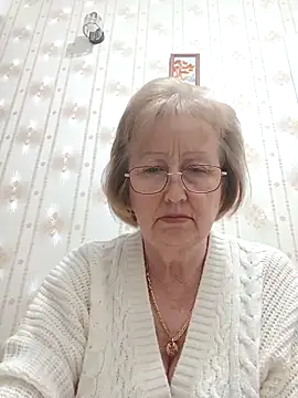 Snapshot of AlikaSwan5821 chatting on May 5, 6:44 pm AlikaSwan5821 online show from May 5, 6:44 pm