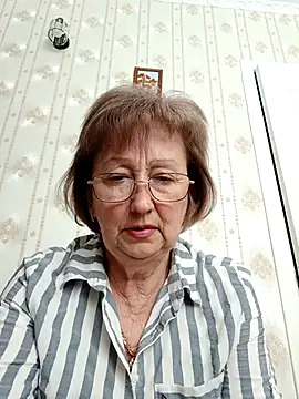 Snapshot of AlikaSwan5821 chatting on May 7, 12:19 pm AlikaSwan5821 online show from May 7, 12:19 pm