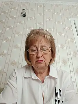 Snapshot of AlikaSwan5821 chatting on June 7, 1:05 pm AlikaSwan5821 online show from June 7, 1:05 pm