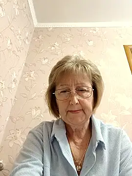 Snapshot of AlikaSwan5821 chatting on May 21, 2:14 pm AlikaSwan5821 online show from May 21, 2:14 pm