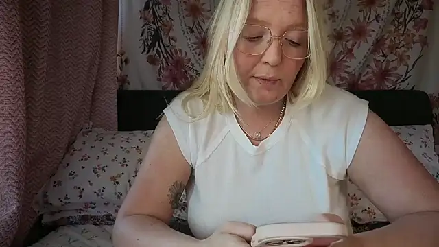 Daisyxoxo  online show from May 1, 9:36 am