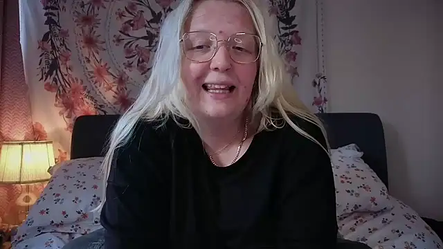 Daisyxoxo  online show from May 19, 8:43 am
