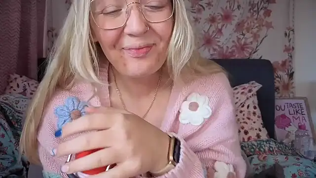 Daisyxoxo  online show from October 24, 8:57 am