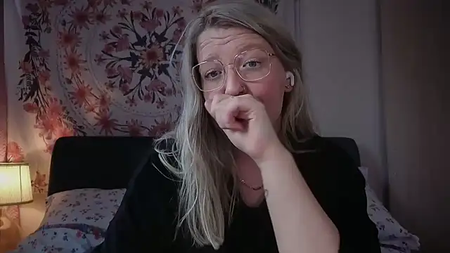 Snapshot of Daisyxoxo_ chatting on June 17, 8:47 am Daisyxoxo online show from June 17, 8:47 am