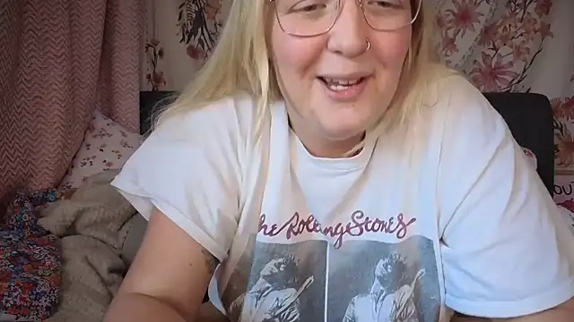 Daisyxoxo  online show from December 2, 10:28 am