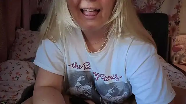 Daisyxoxo  online show from March 5, 10:01 am