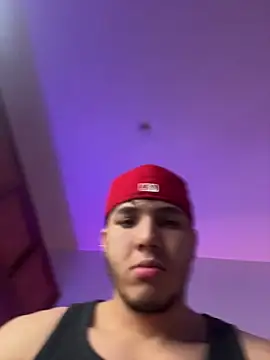 Snapshot of max_valiant1 chatting on November 18, 4:10 pm max valiant1 online show from November 18, 4:10 pm