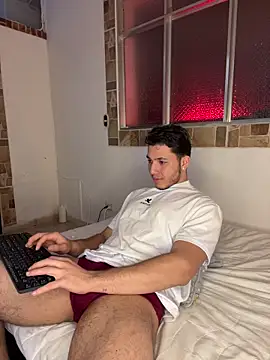 Snapshot of max_valiant1 chatting on November 7, 8:57 pm max valiant1 online show from November 7, 8:57 pm