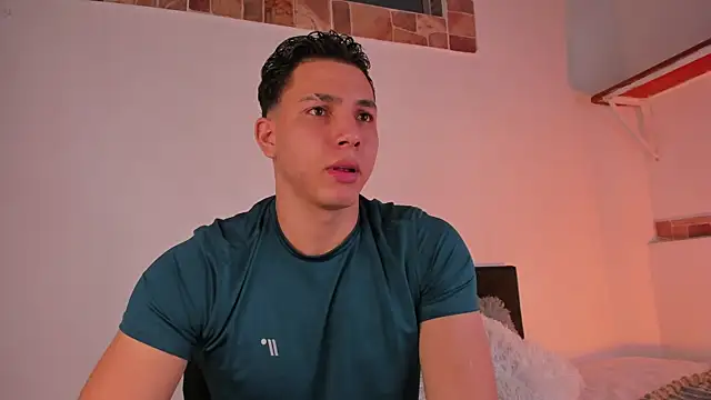 Snapshot of max_valiant1 chatting on October 8, 4:14 am max valiant1 online show from October 8, 4:14 am