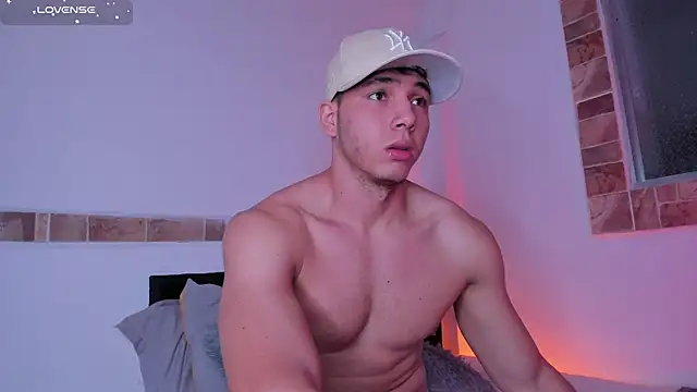 Snapshot of max_valiant1 chatting on October 21, 9:52 am max valiant1 online show from October 21, 9:52 am