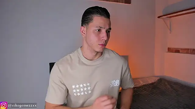 Snapshot of max_valiant1 chatting on October 15, 4:11 am max valiant1 online show from October 15, 4:11 am