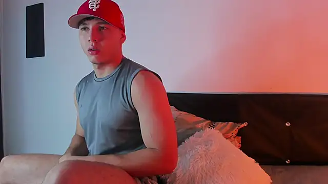 Snapshot of max_valiant1 chatting on September 22, 3:45 am max valiant1 online show from September 22, 3:45 am