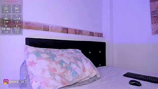 Snapshot of max_valiant1 chatting on November 4, 9:35 am max valiant1 online show from November 4, 9:35 am