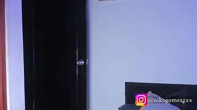 Snapshot of max_valiant1 chatting on October 12, 8:59 am max valiant1 online show from October 12, 8:59 am