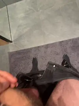 Snapshot of cumshot_foryou chatting on April 5, 12:17 am cumshot foryou online show from April 5, 12:17 am