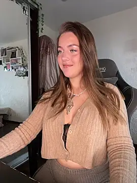 Snapshot of MikssMolly chatting on October 3, 3:41 am MikssMolly online show from October 3, 3:41 am