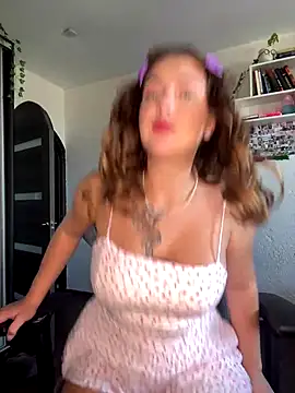 Snapshot of MikssMolly chatting on October 14, 6:47 am MikssMolly online show from October 14, 6:47 am