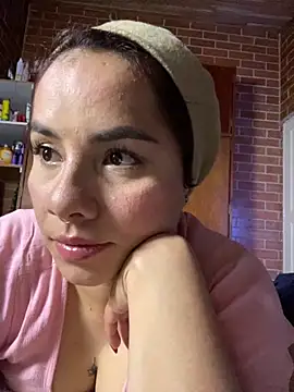 Snapshot of alejandra_prk26 chatting on October 10, 2:45 am alejandra prk26 online show from October 10, 2:45 am