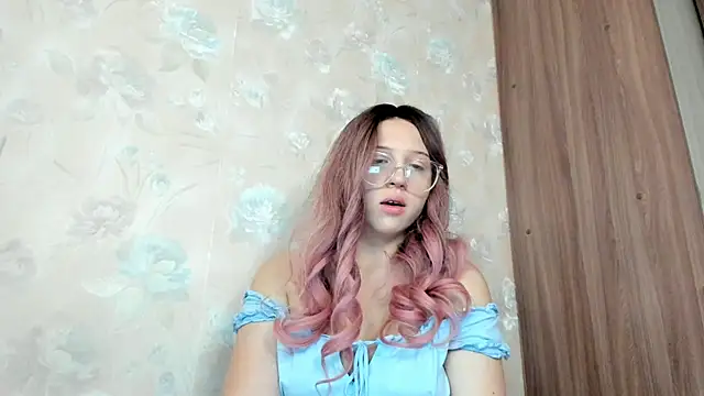 Stephanie Hills online show from September 10, 7:40 am