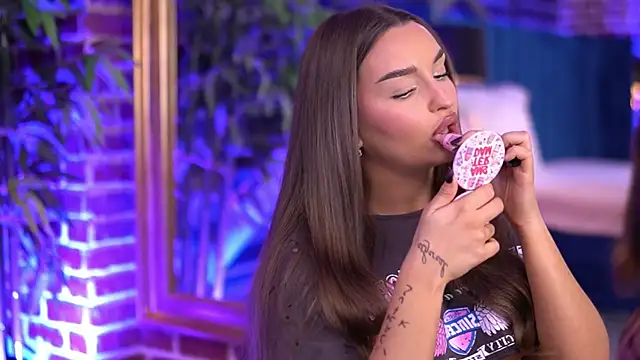 MillaSerene online show from November 28, 7:19 am