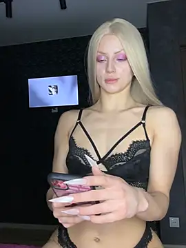 FavoriteKira online show from April 10, 4:03 pm