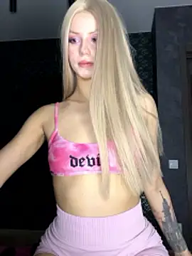 FavoriteKira online show from March 21, 6:12 pm