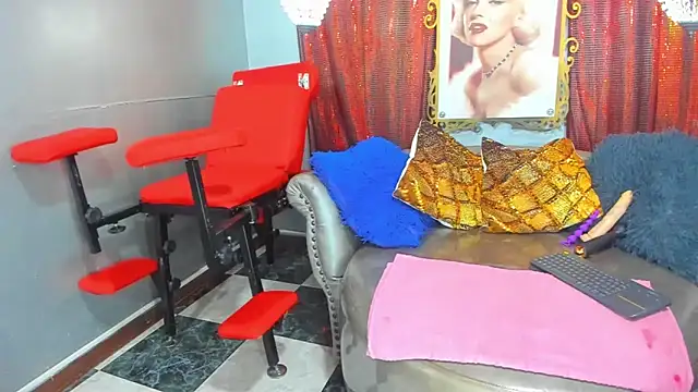 naughty milf esmeralda online show from December 19, 7:49 pm