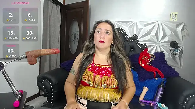 Snapshot of naughty_milf_esmeralda chatting on October 16, 3:04 am naughty milf esmeralda online show from October 16, 3:04 am