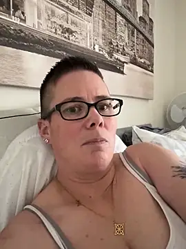 Snapshot of voluptuous-minx chatting on December 17, 9:58 am voluptuous-minx online show from December 17, 9:58 am