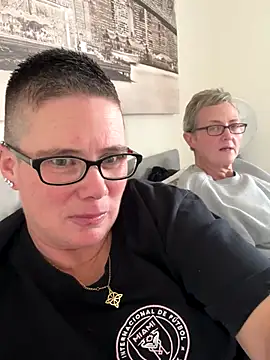 Snapshot of voluptuous-minx chatting on December 14, 12:44 pm voluptuous-minx online show from December 14, 12:44 pm