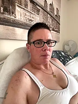 Snapshot of voluptuous-minx chatting on December 5, 11:42 am voluptuous-minx online show from December 5, 11:42 am