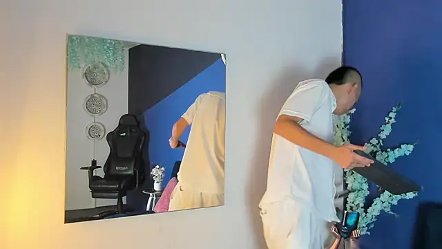 RowanCley online show from November 18, 1:36 pm