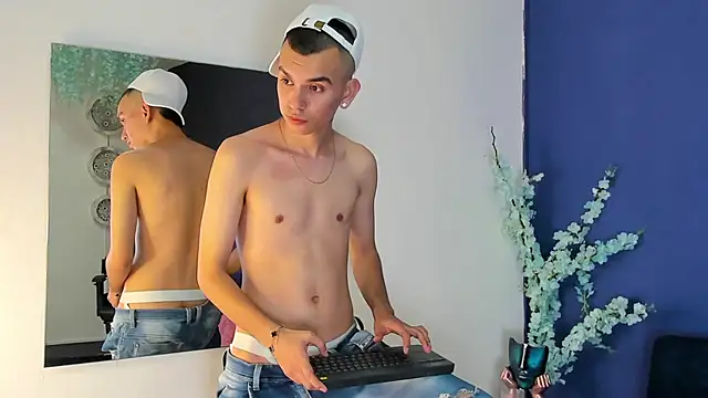 RowanCley online show from November 15, 4:27 am