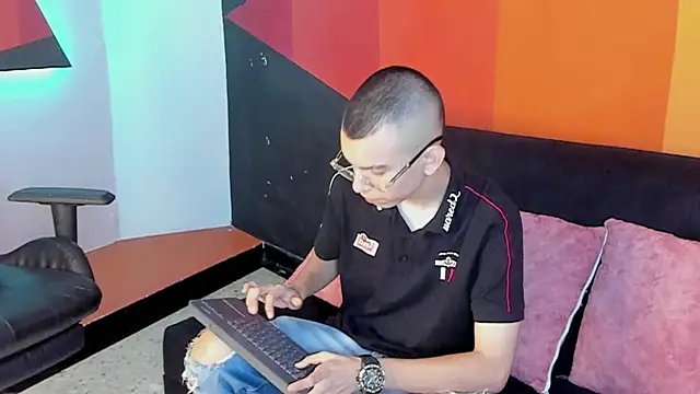 RowanCley online show from October 21, 1:10 pm